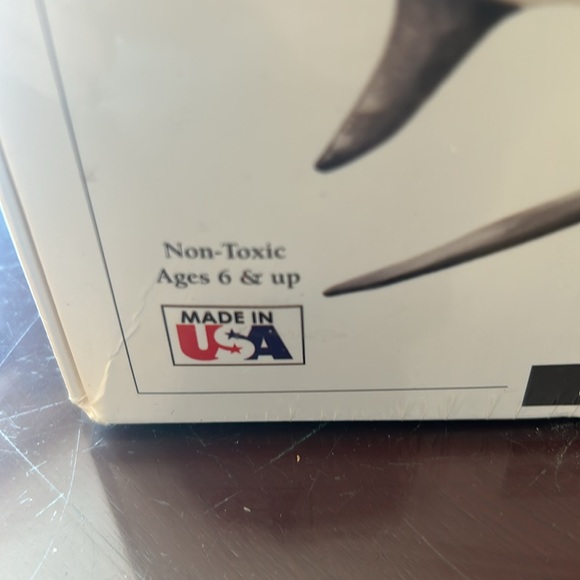 NWT SHARK Eyewitness kit. Cast,paint & display three sharks - Picture 3 of 4